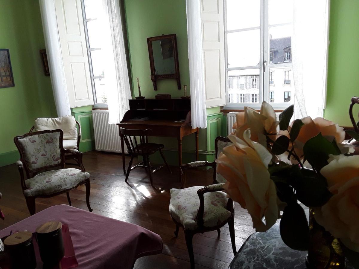 La Suite Du Peintre Oloron-Sainte-Marie Esterno foto